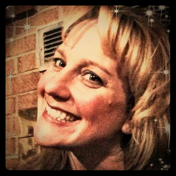 Meet your Posher, Kelly - Picture 1 of 3